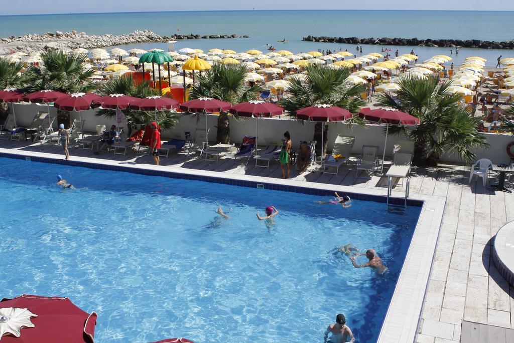 Club Esse Mediterraneo Montesilvano Marina Exterior foto