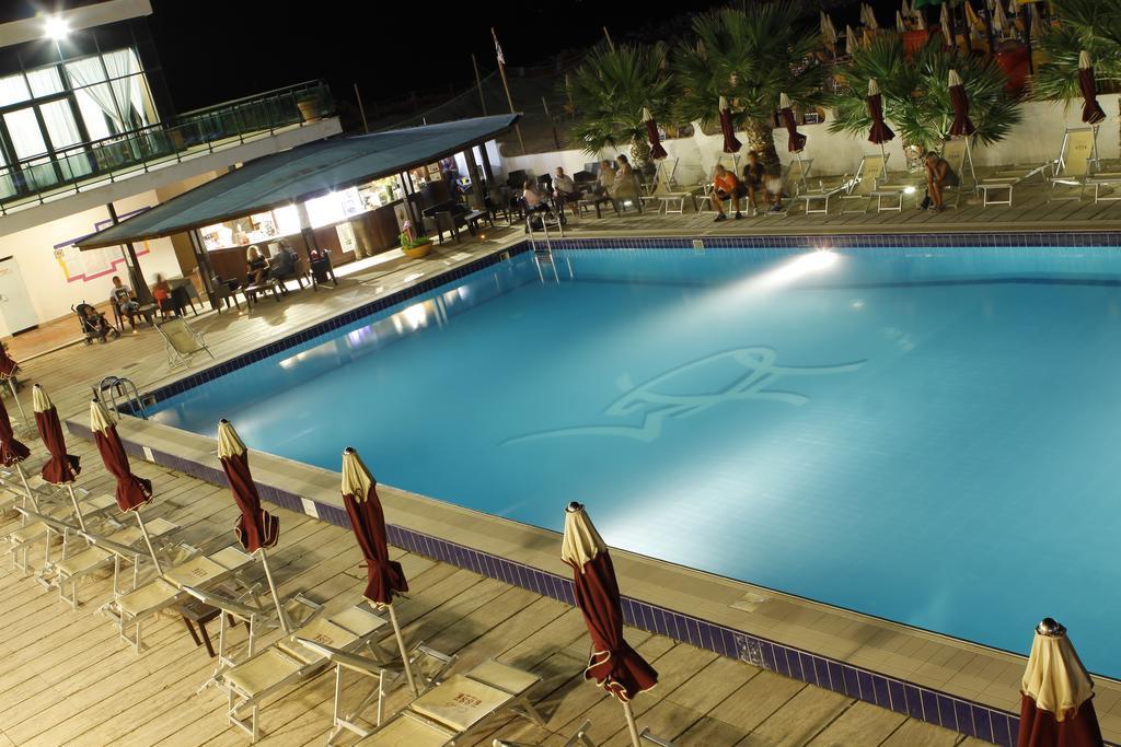 Club Esse Mediterraneo Montesilvano Marina Exterior foto