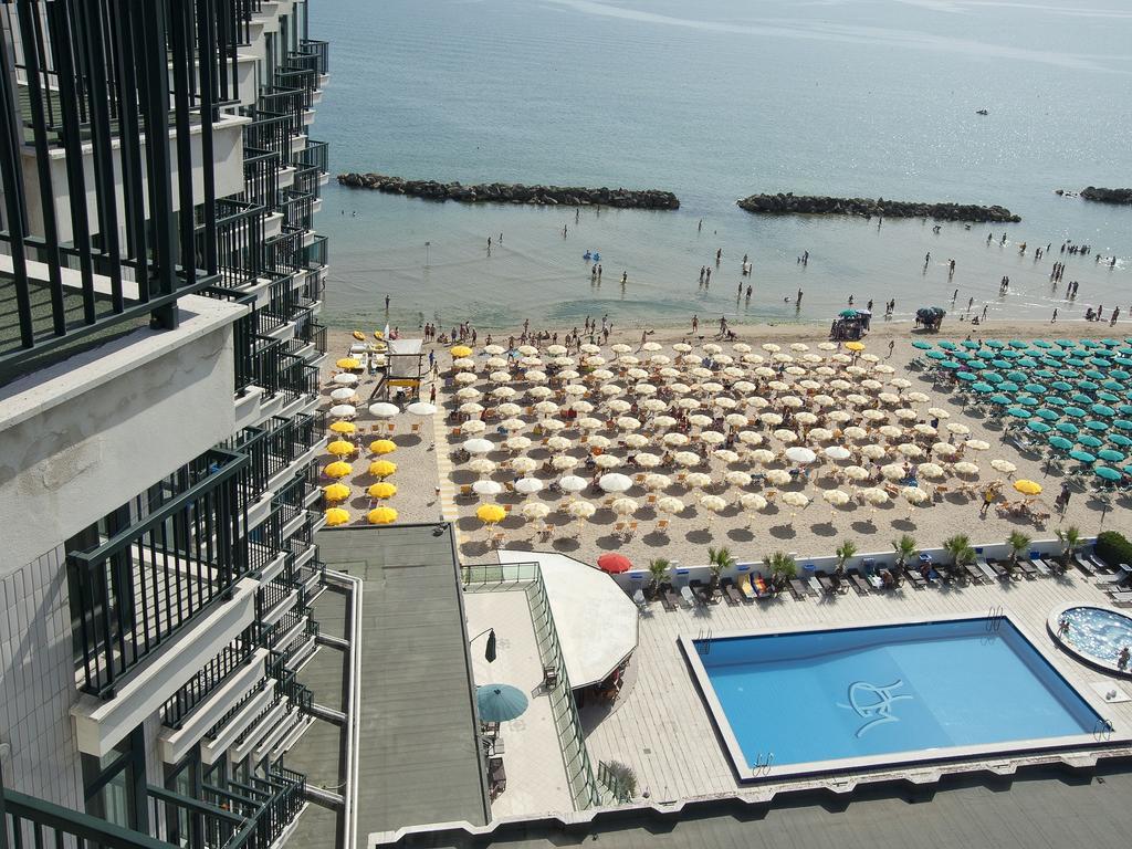 Club Esse Mediterraneo Montesilvano Marina Exterior foto