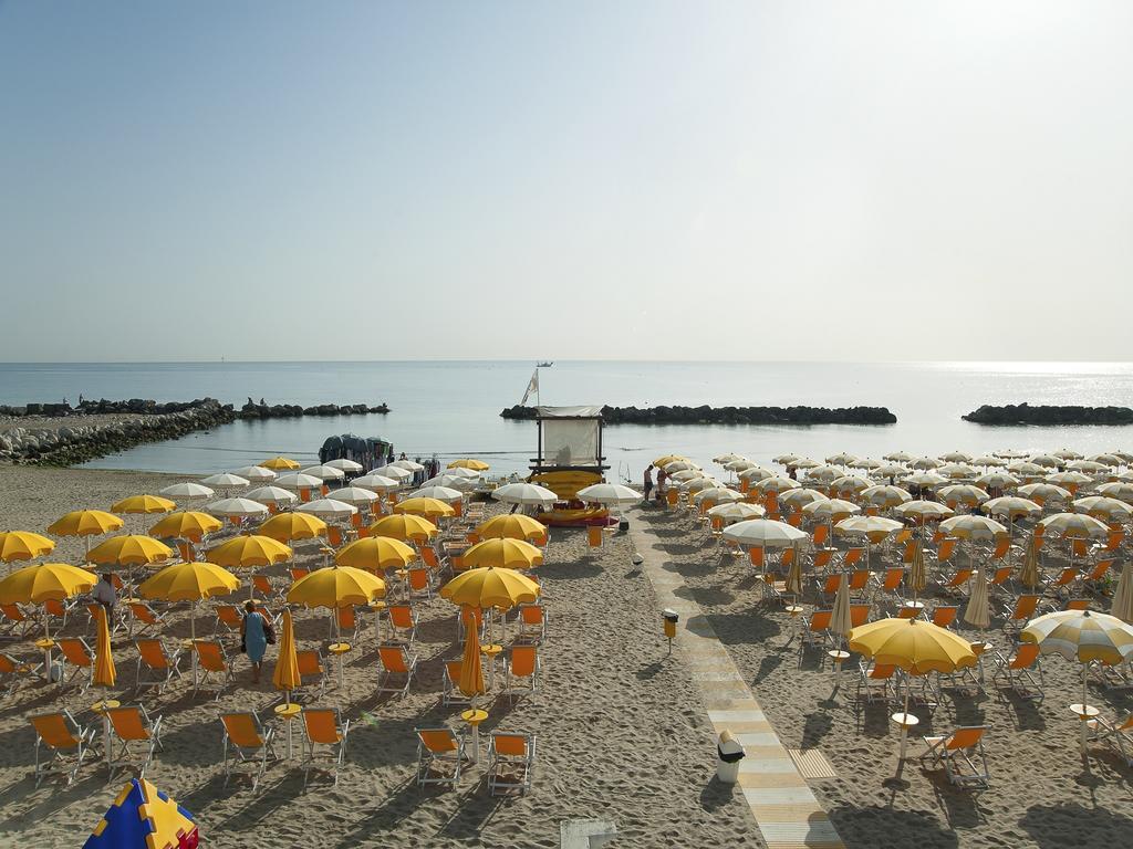 Club Esse Mediterraneo Montesilvano Marina Exterior foto