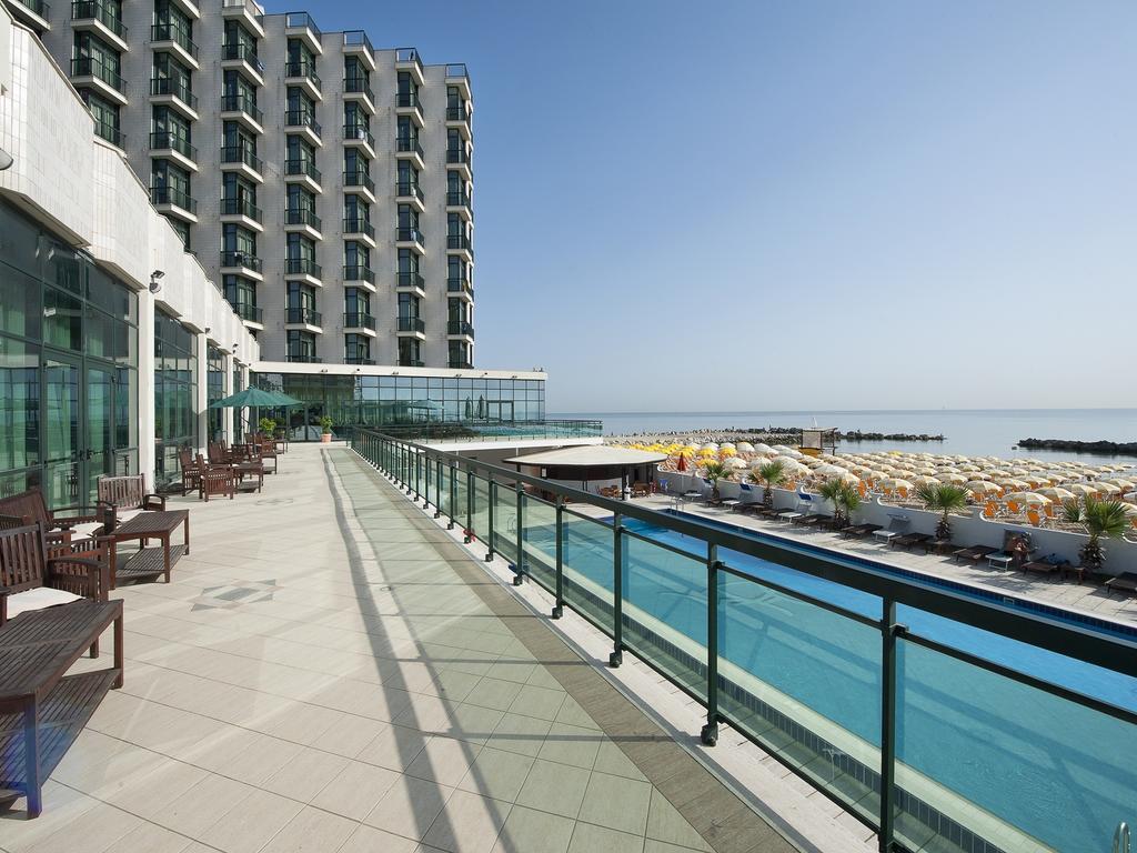 Club Esse Mediterraneo Montesilvano Marina Exterior foto